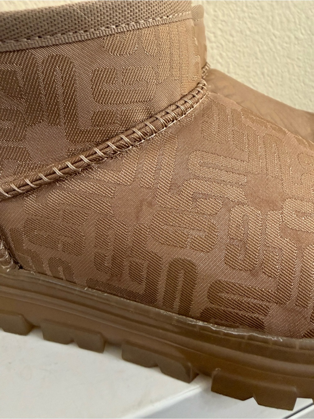 UGG Classic Ultra Mini Monogram Boots Tan Chestnut Faux Fur Lined Women’s Size 7 - Picture 3 of 12